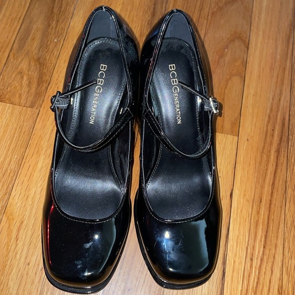 BCBGeneration Black Patent Marcy Mary Jane Block Heel Platform shoes.  Size 7. - Picture 4 of 9